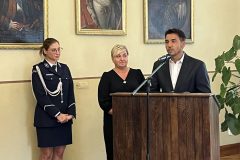 Uroczysta-zbiorka-rawickich-funkcjonariuszy-w-Ratuszu-012