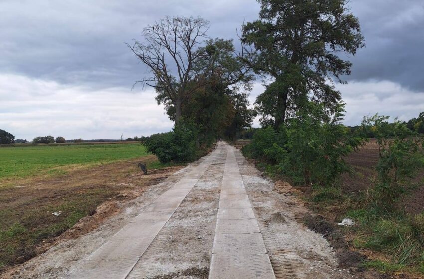  Budowa drogi dojazdowej w Rozstępniewie na finiszu