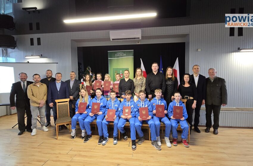  Podczas XIII sesji nagrodzono 14 sportowców z gminy Pakosław